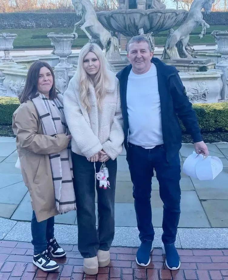 Isla Sneddon died at the age of 17 after being told a lump in her breast was likely benign (Mark Sneddon / SWNS)