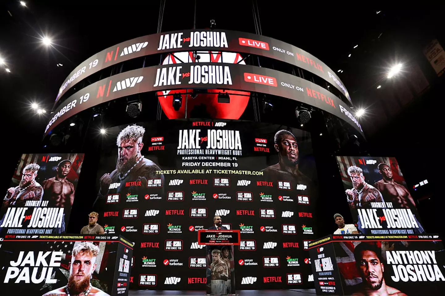 This is a professional fight and is going on their records (Leonardo Fernandez/Getty Images)