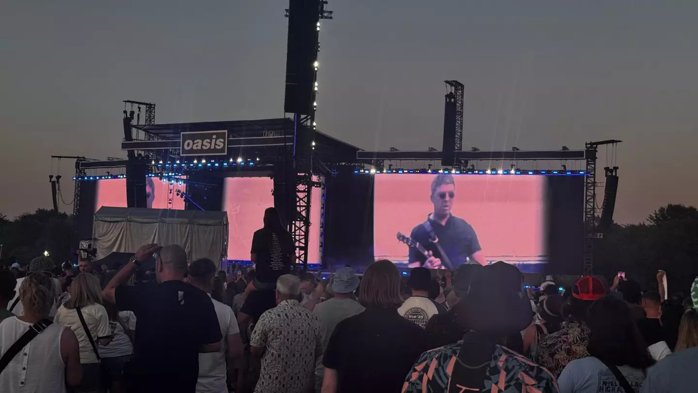 Crowd booed Oasis after comments by Gallagher brothers before classic song