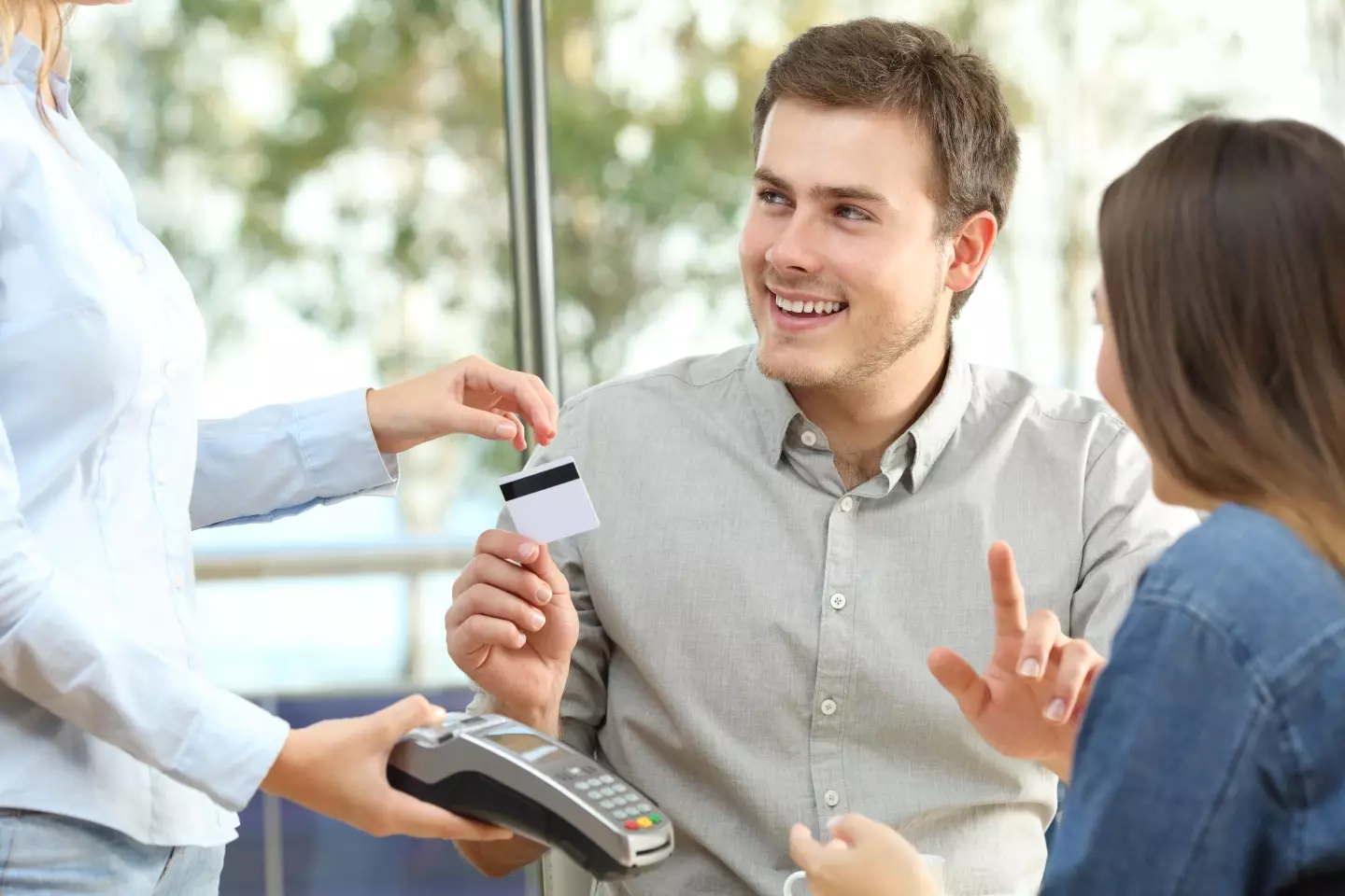 Should men always pay in a first date?