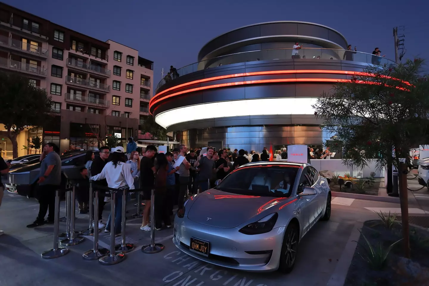 Hundreds queued on opening night (I RYU/VCG via Getty Images)