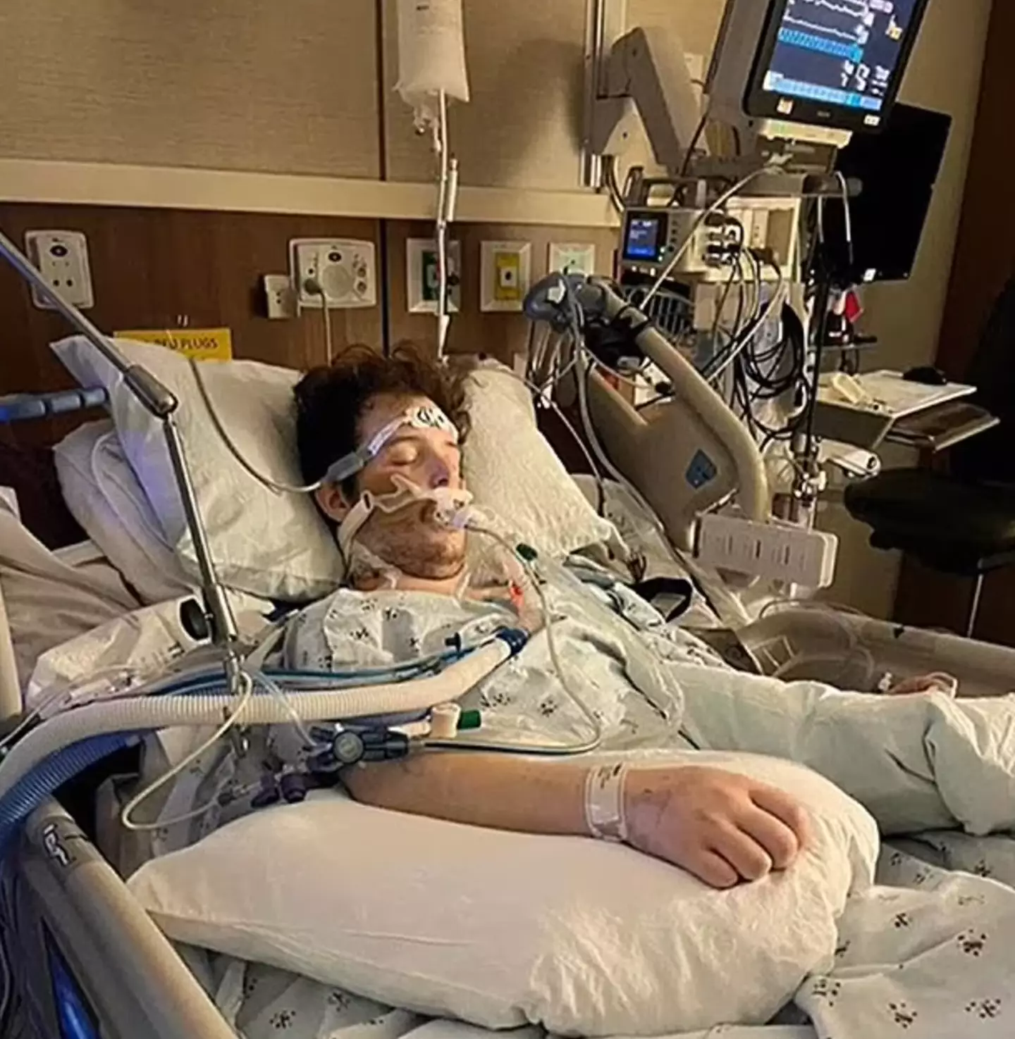 Jackson's lungs were full of fluid, and doctors found he had influenza 4 and pneumonia. (Fox News)