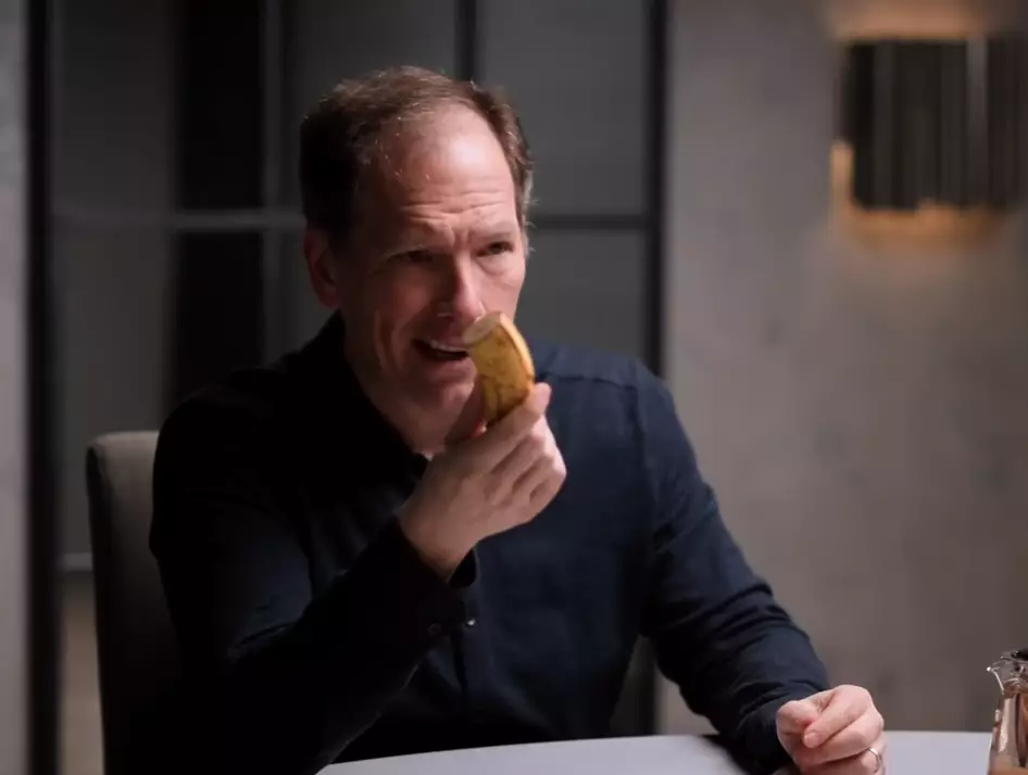 Dr Michael Breus has explained how boiling a banana 30 minutes before bed can help you sleep (YouTube/The Diary Of A CEO)