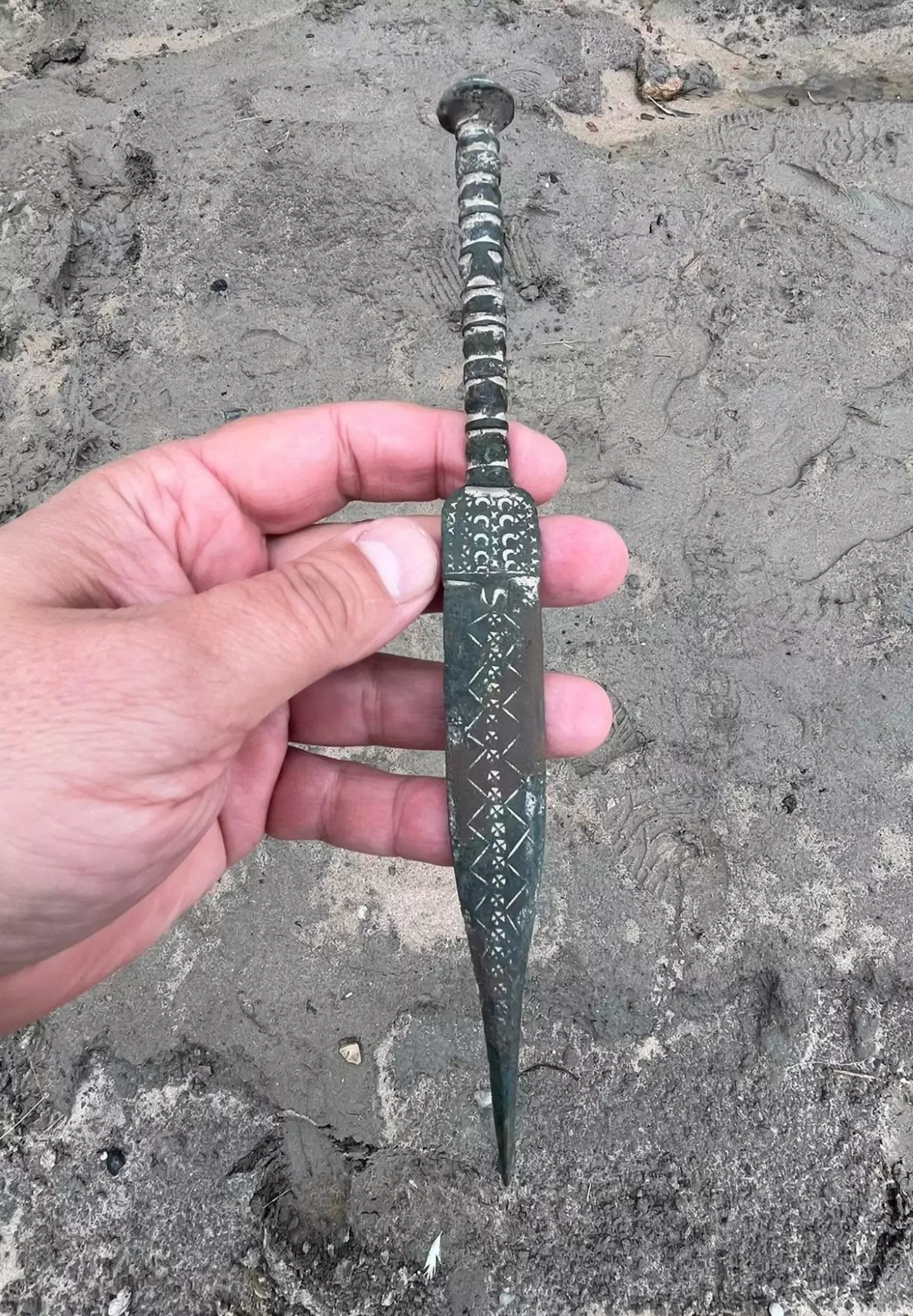 Experts reckon the weapon might be linked to a 'solar cult' (Facebook/Muzeum Historii Ziemi Kamieńskiej)