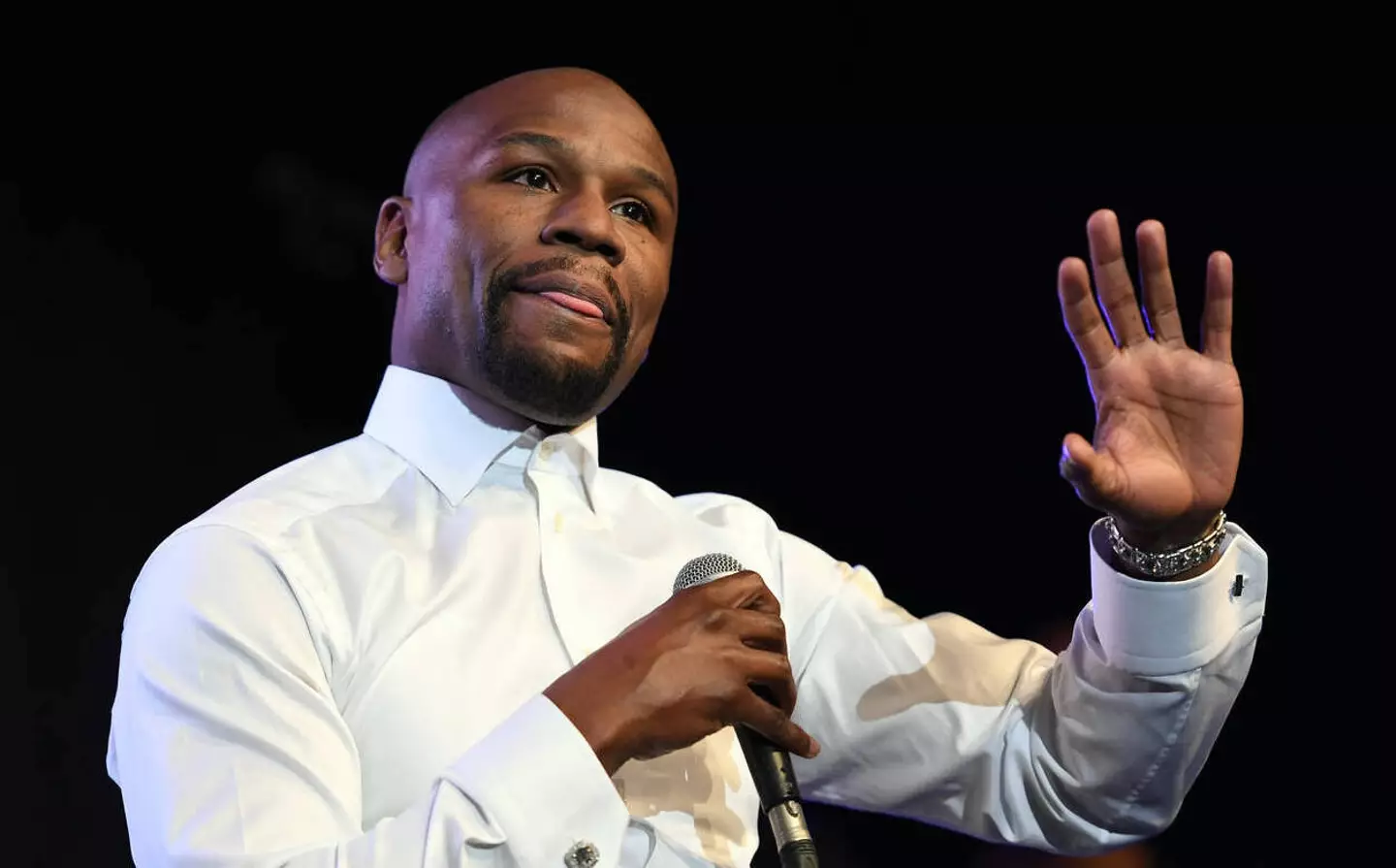 Floyd Mayweather responds to 50 cent's Harry Potter reading request.