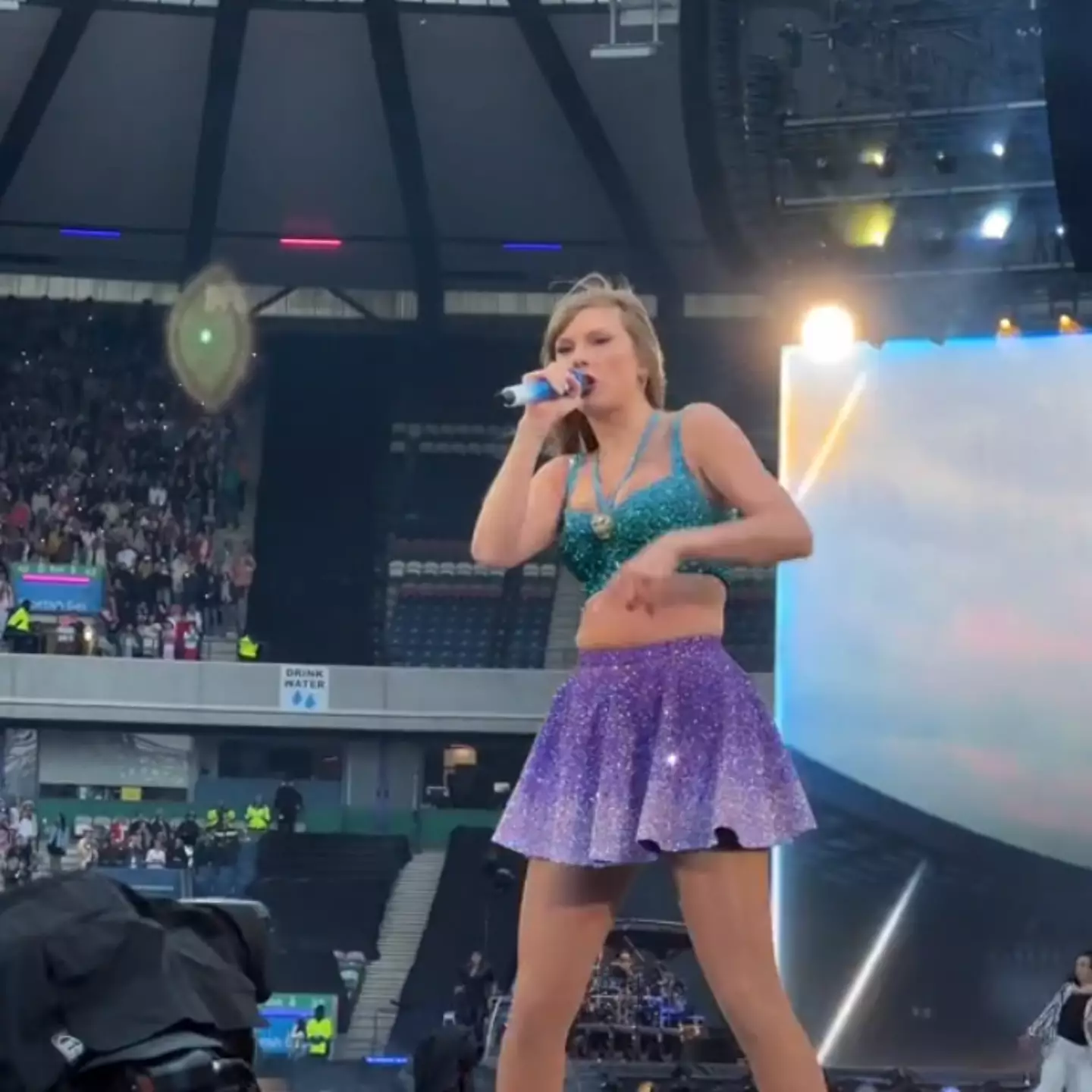 Swift was keen to make sure the fan got help. (TikTok / @harr1702)