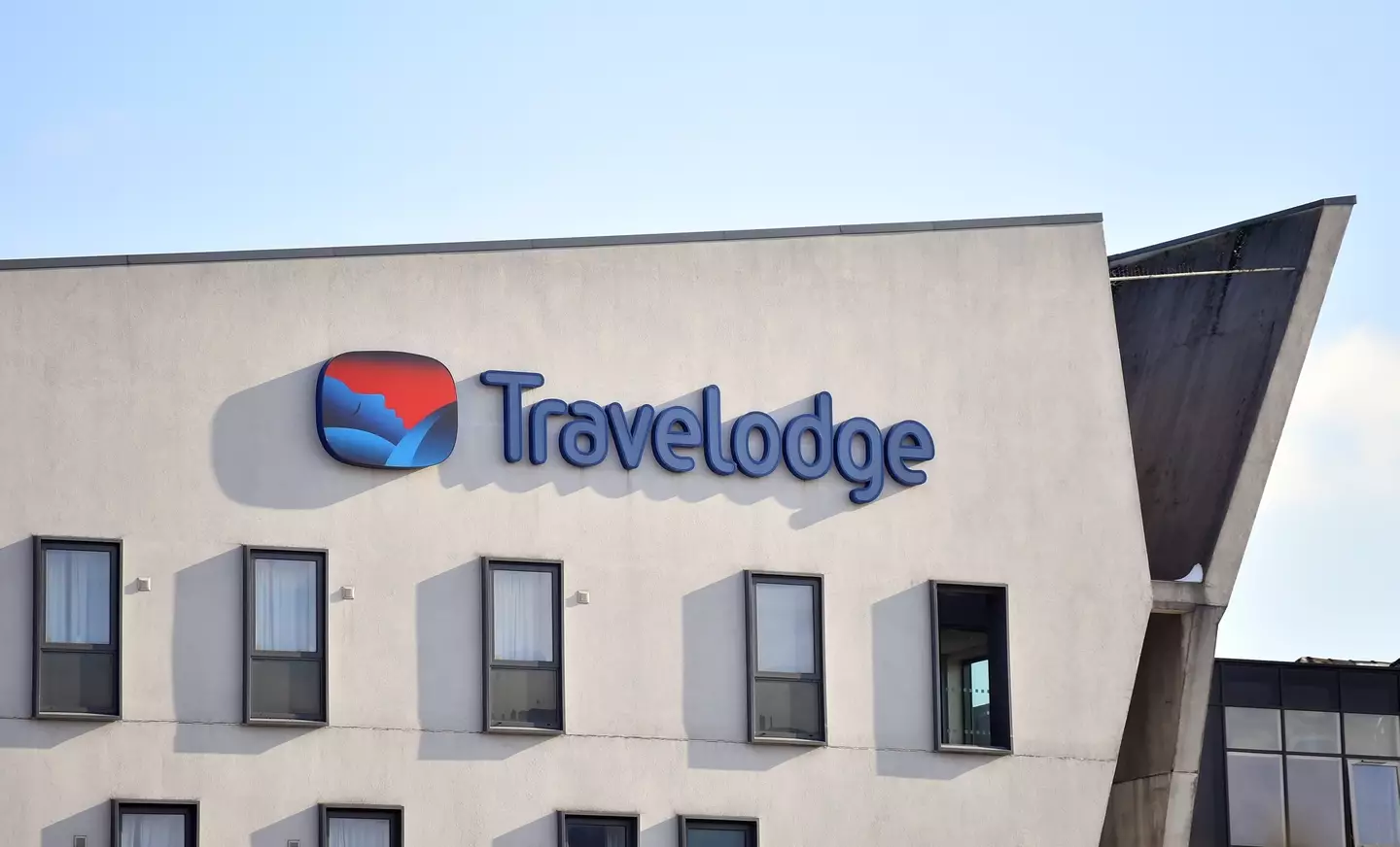 The Travelodge logo is a bit of an optical illusion.