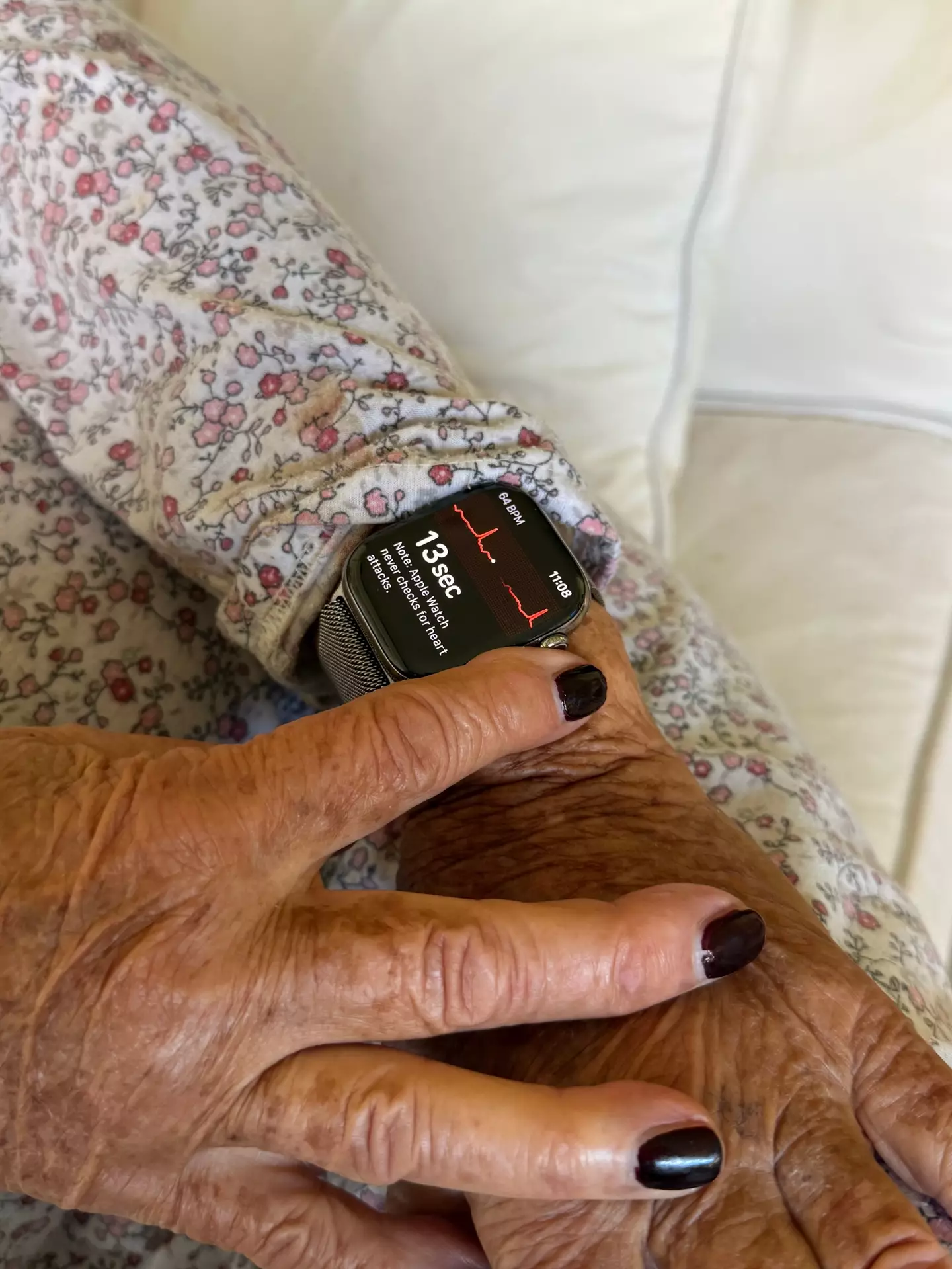 The newer models of the Apple Watch are capable of monitoring several aspects of your health (X/@NikiasMolina)