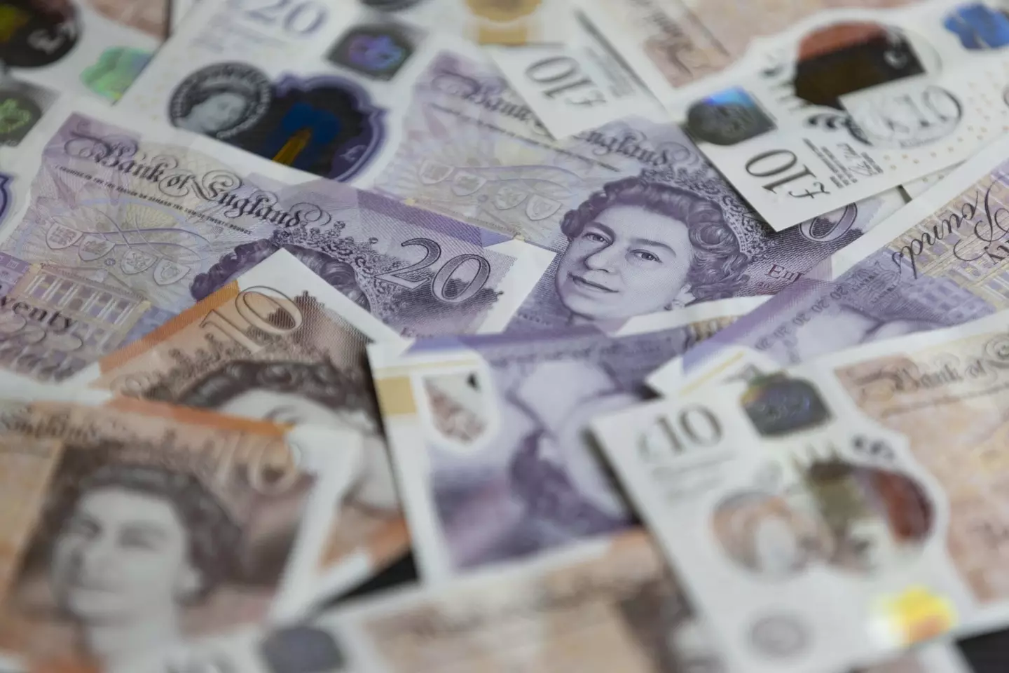 Banknotes featuring Queen Elizabeth II will no longer be printed (Rasid Necati Aslim / Anadolu Agency)