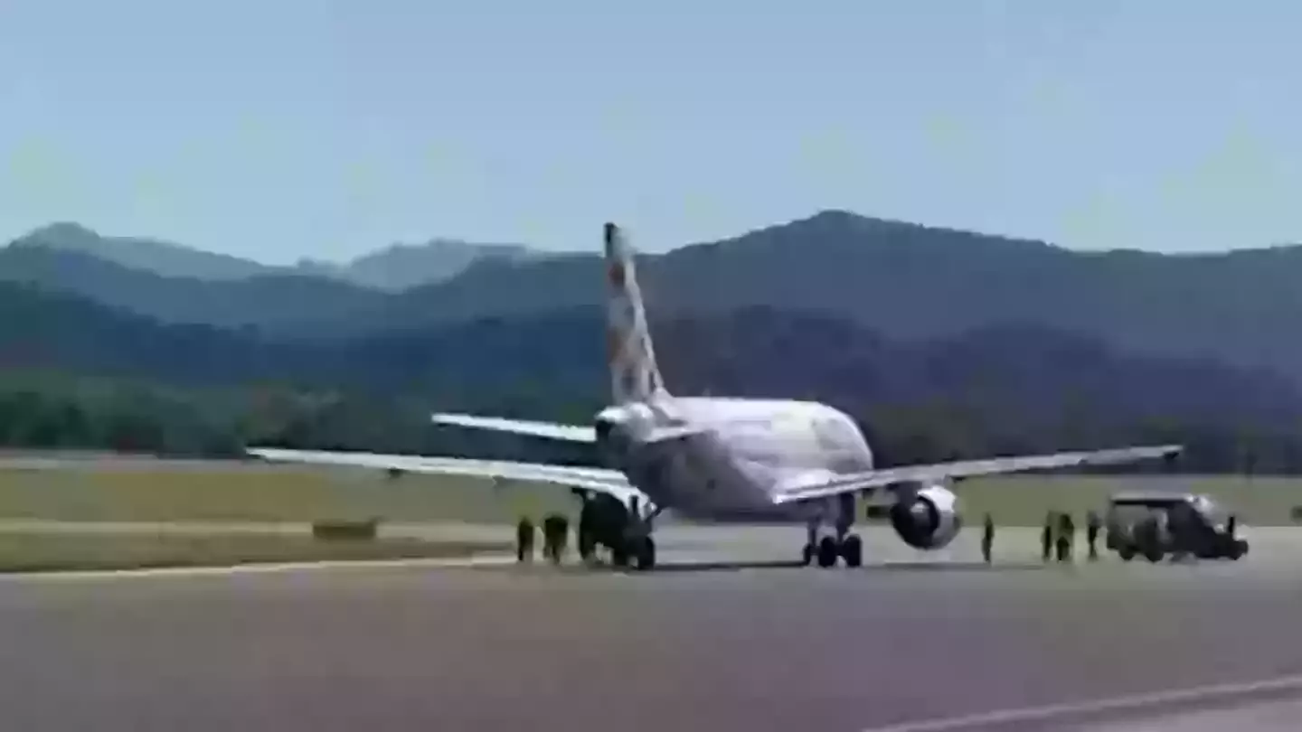 (X/@flightemergency)