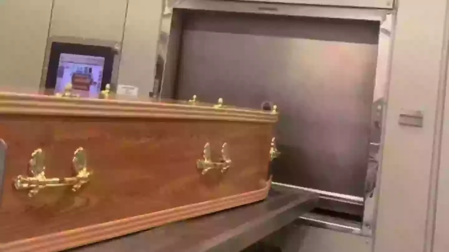People had plenty of questions about the cremation process (TikTok/@otterfunerals)