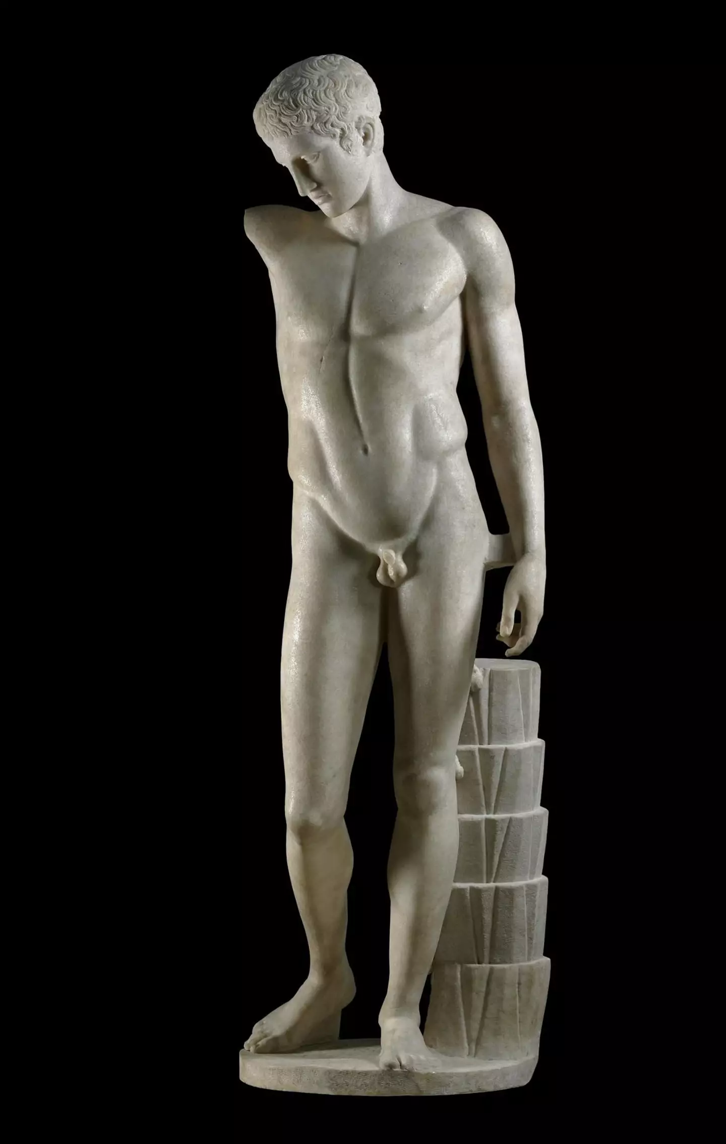 Ancient Greek statues tend to have 'very small penises, compared to the average of humanity'.