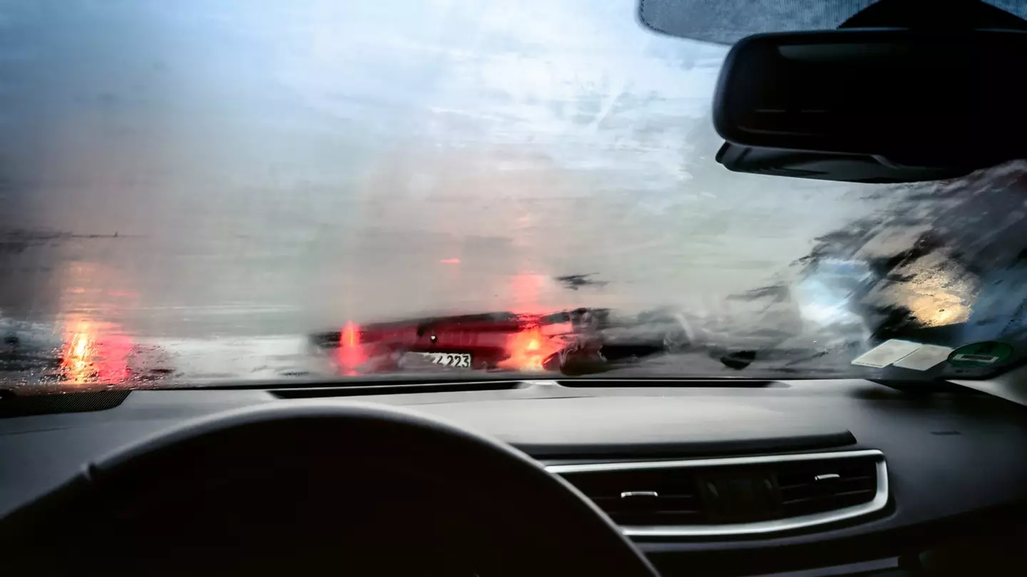 Drivers say 6p 'life saver' car hack will fix foggy car windscreens