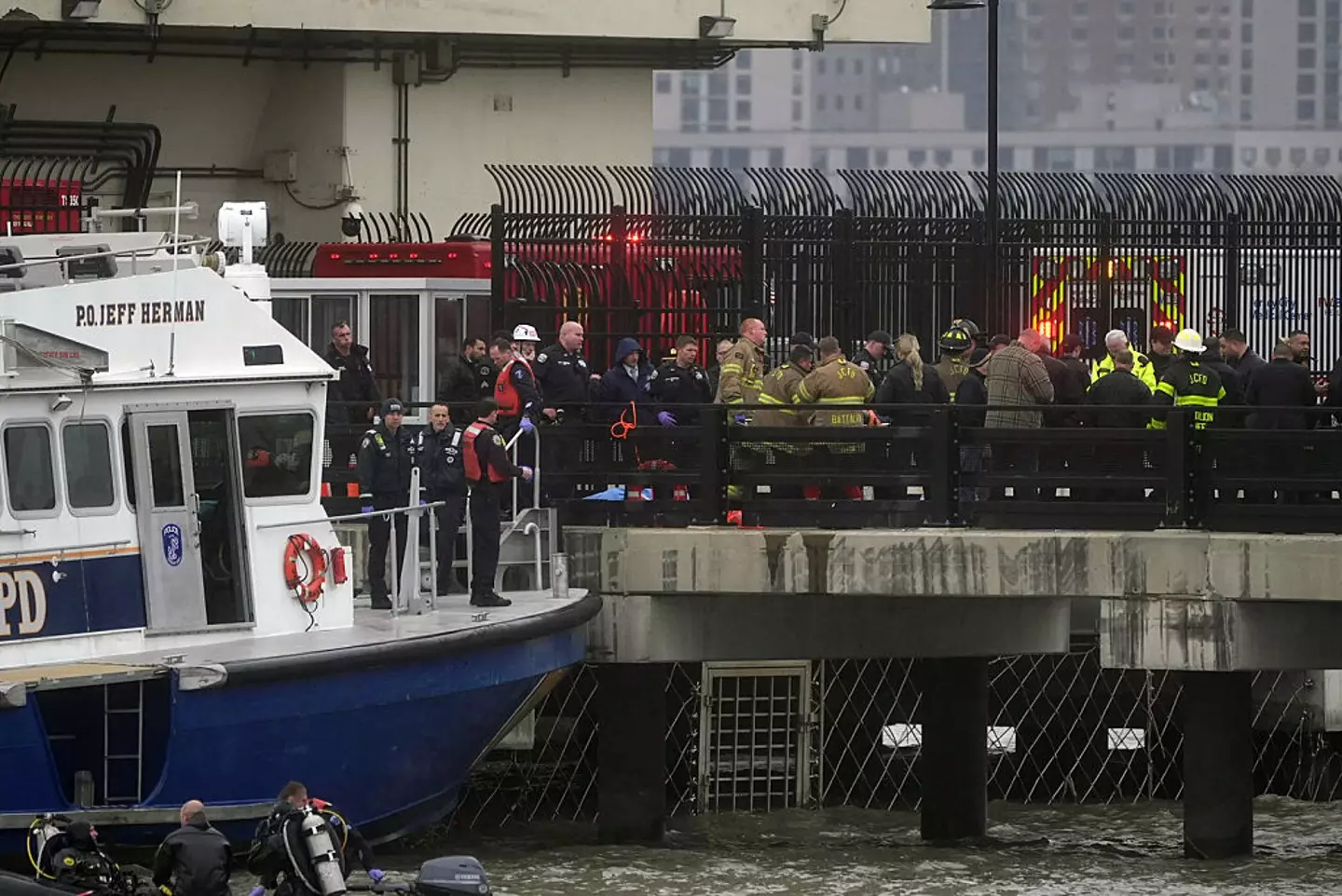 Authorities captured at the scene of the crash (Lokman Vural Elibol/Anadolu via Getty Images)