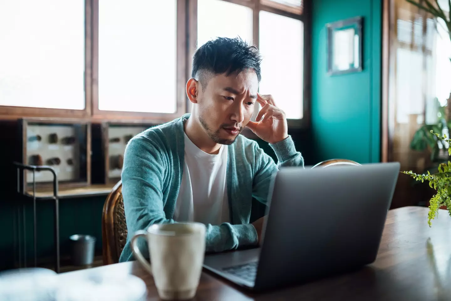 Brainteaser that 'only people with high IQs can solve' in less than 10 seconds 1 Get your thinking hats on, folks (Getty Stock Photo)