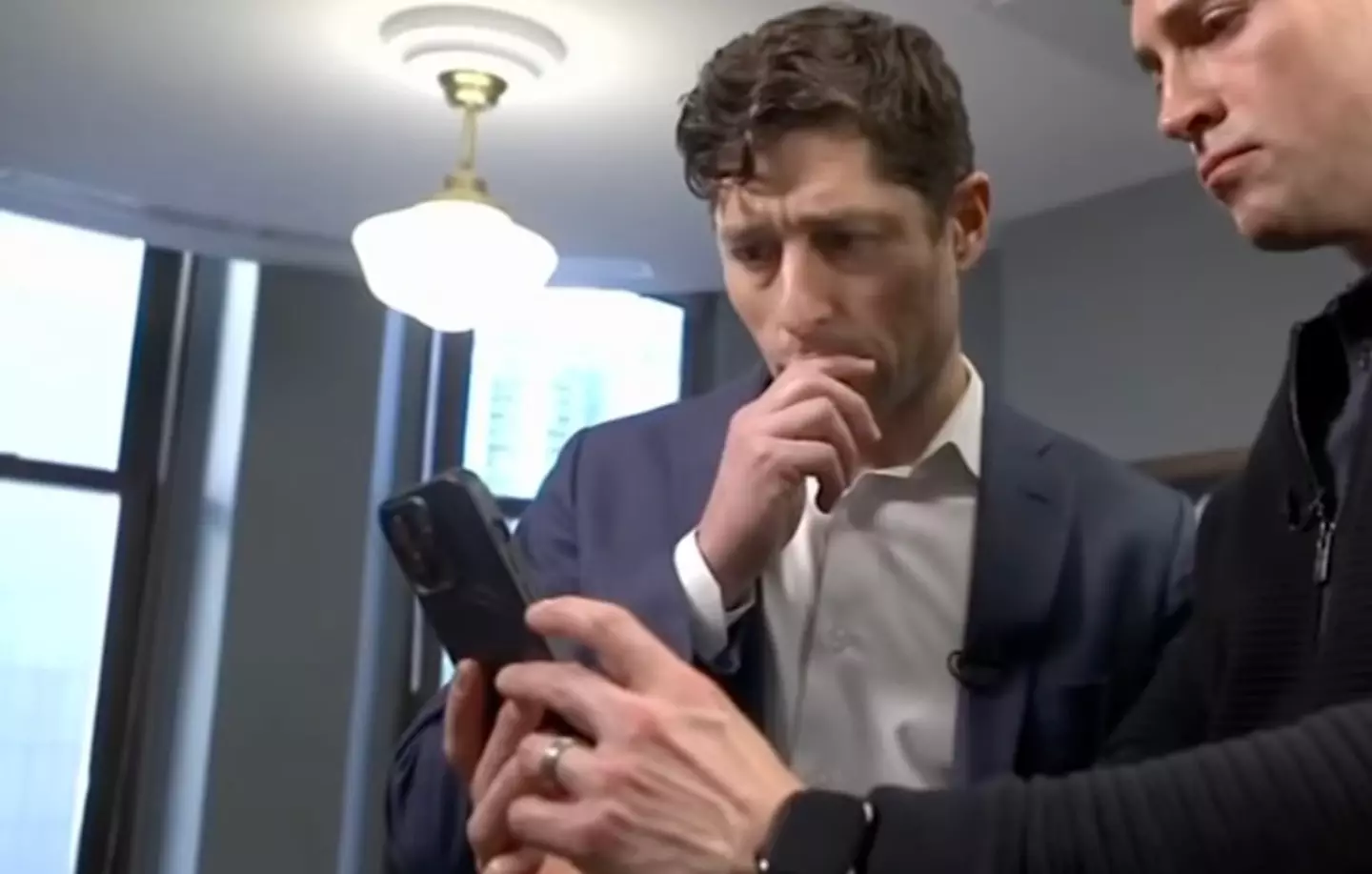 Minneapolis mayor Jacob Frey shared a blunt assessment of the footage taken by the ICE agent (ABC 7 Chicago)