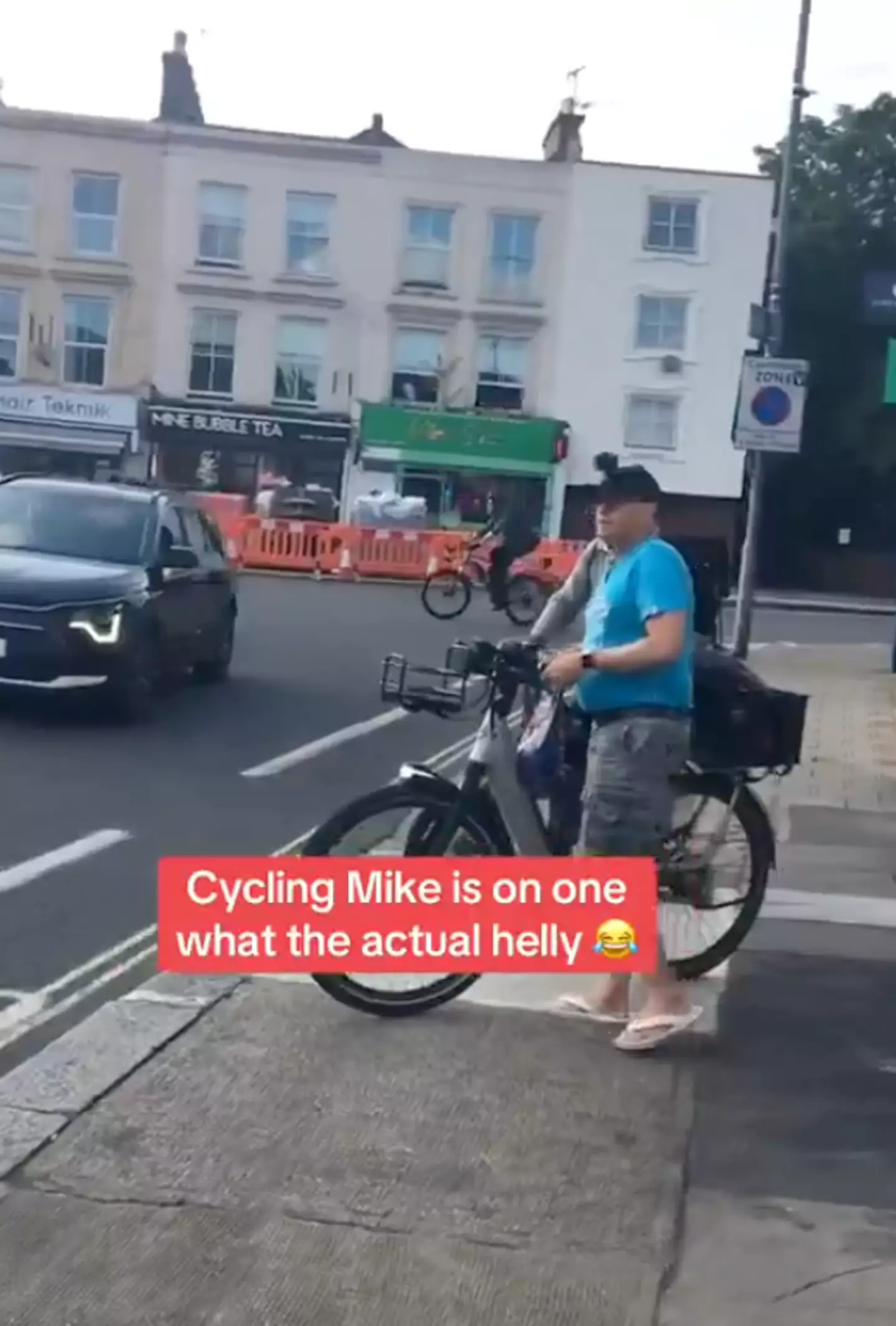 Mikey was waiting to see if the car would drive down the 'no entry' road (X/@___KR111BACKUP)