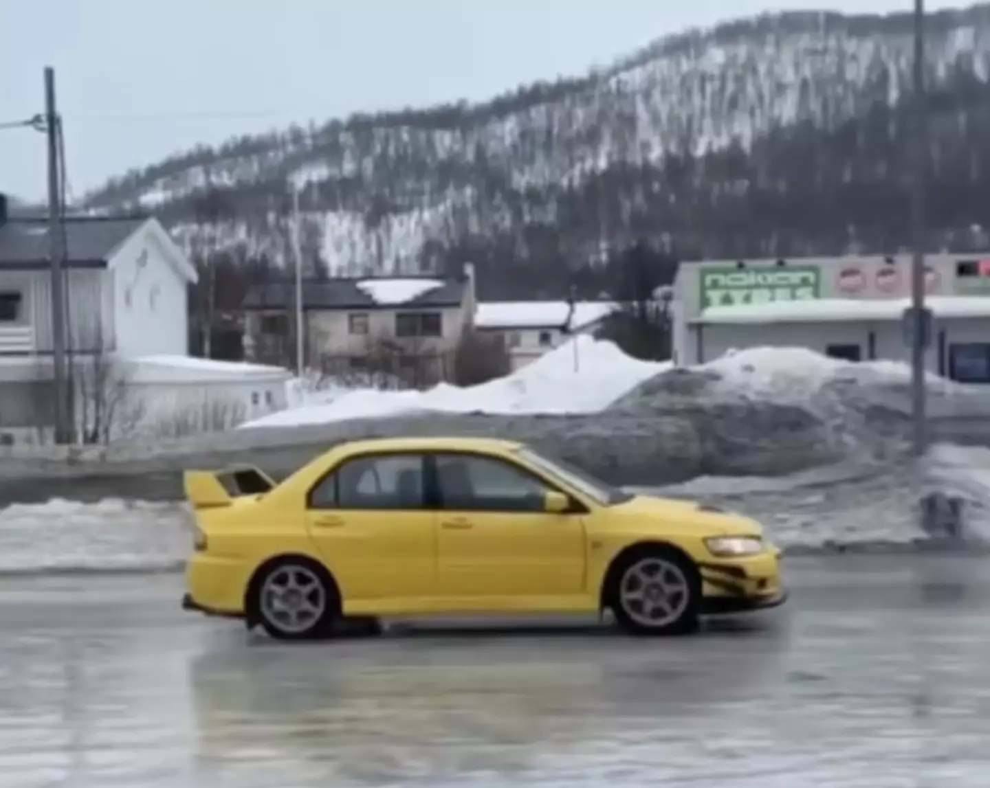 The Mitsubishi Lancer Eco May crashed at 75mph.