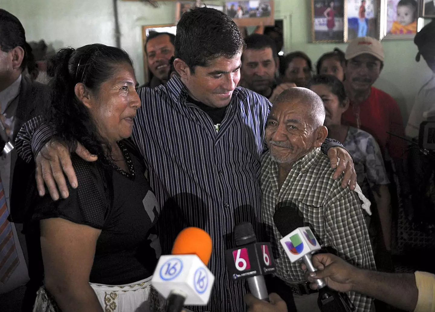 Alvarenga (middle) was forced to survive on turtles, fish and bird blood. (José Salvador Alvarenga)