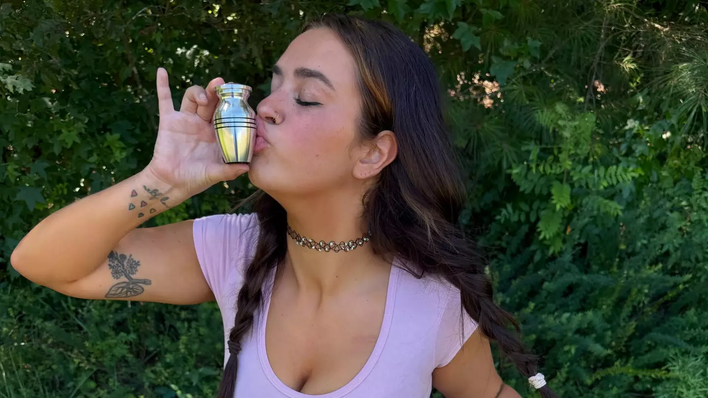 Adult star explains why she takes her dad's ashes everywhere including explicit photoshoots