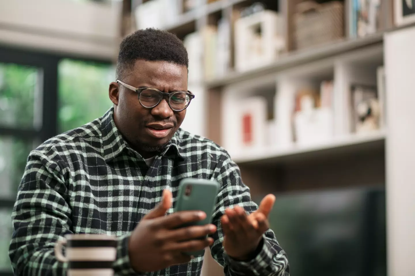 Neuroscientist's mindblowing test goes viral with people divided over what colour they see 1 You will look at your screen like this during the test (Getty Stock Photo)