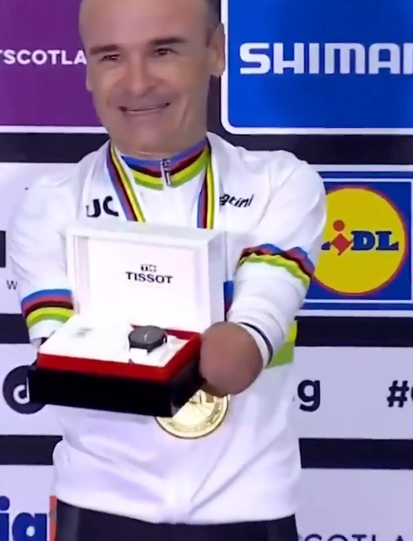 World champion para-cyclist Ricardo Ten Argiles has been praised for his response to being gifted a watch.