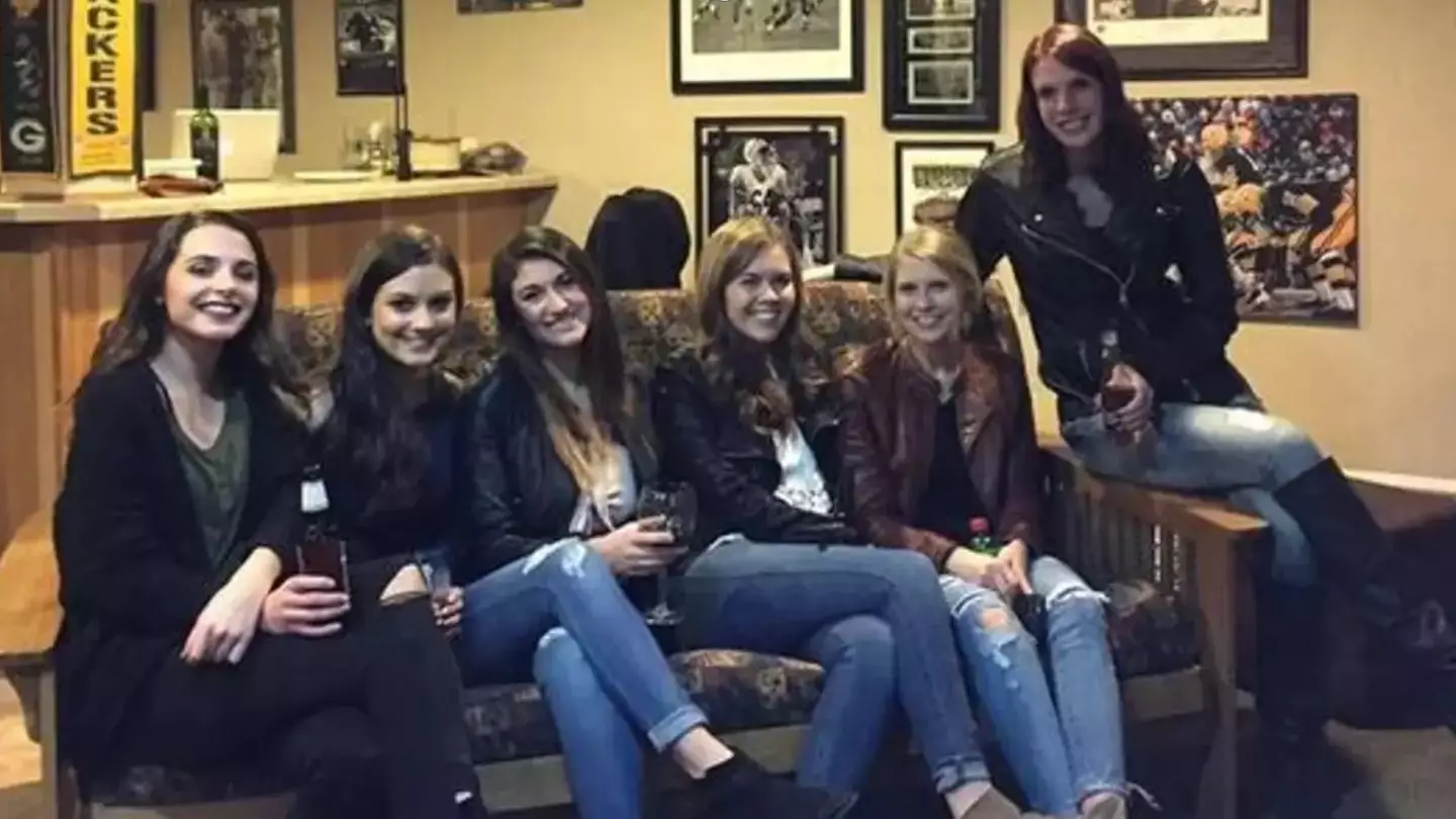 Bizarre optical illusion of sitting women has left people scratching their heads