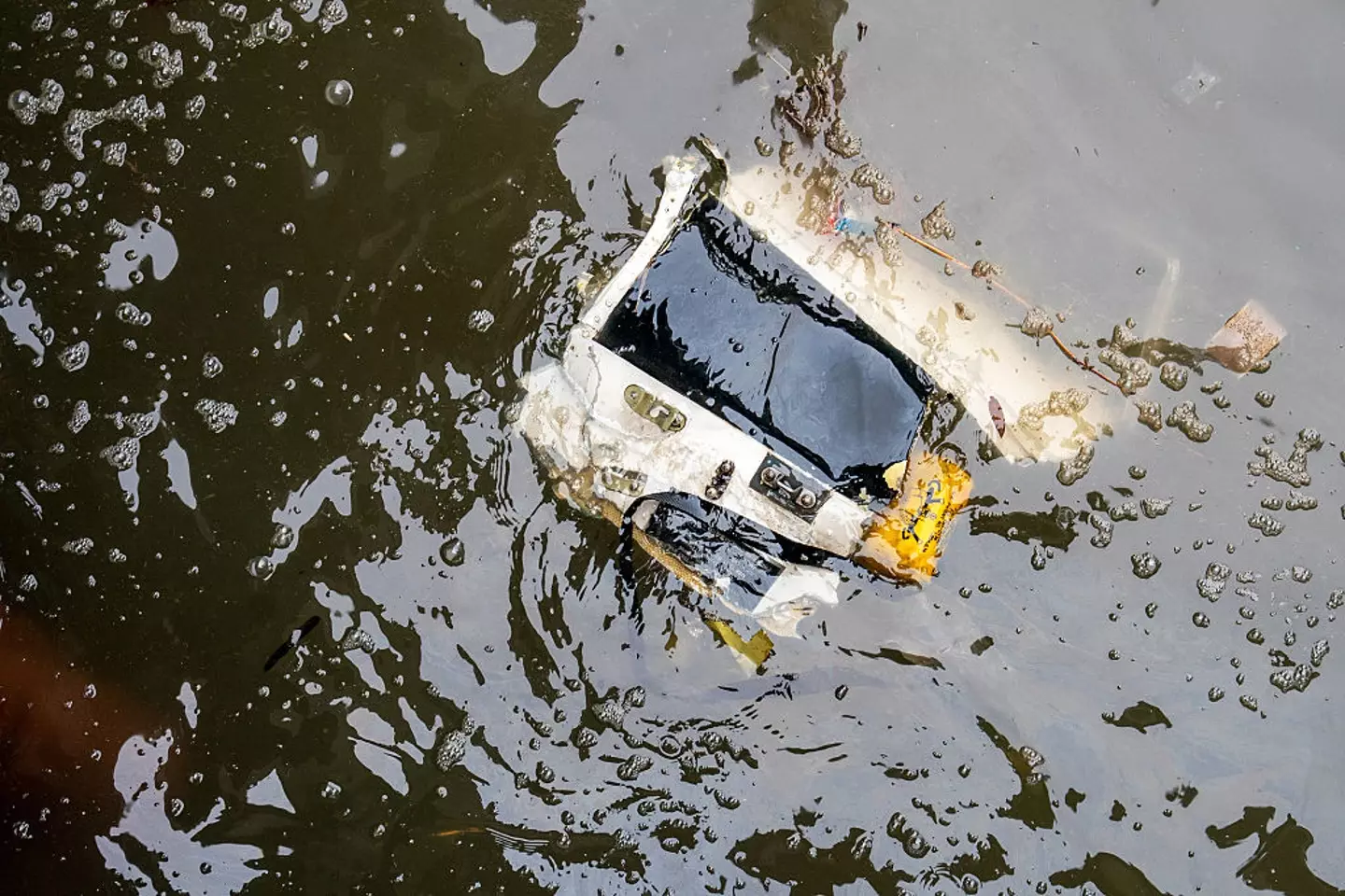Debris from the crash seen in the Hudson River (David Dee Delgado/Bloomberg via Getty Images)