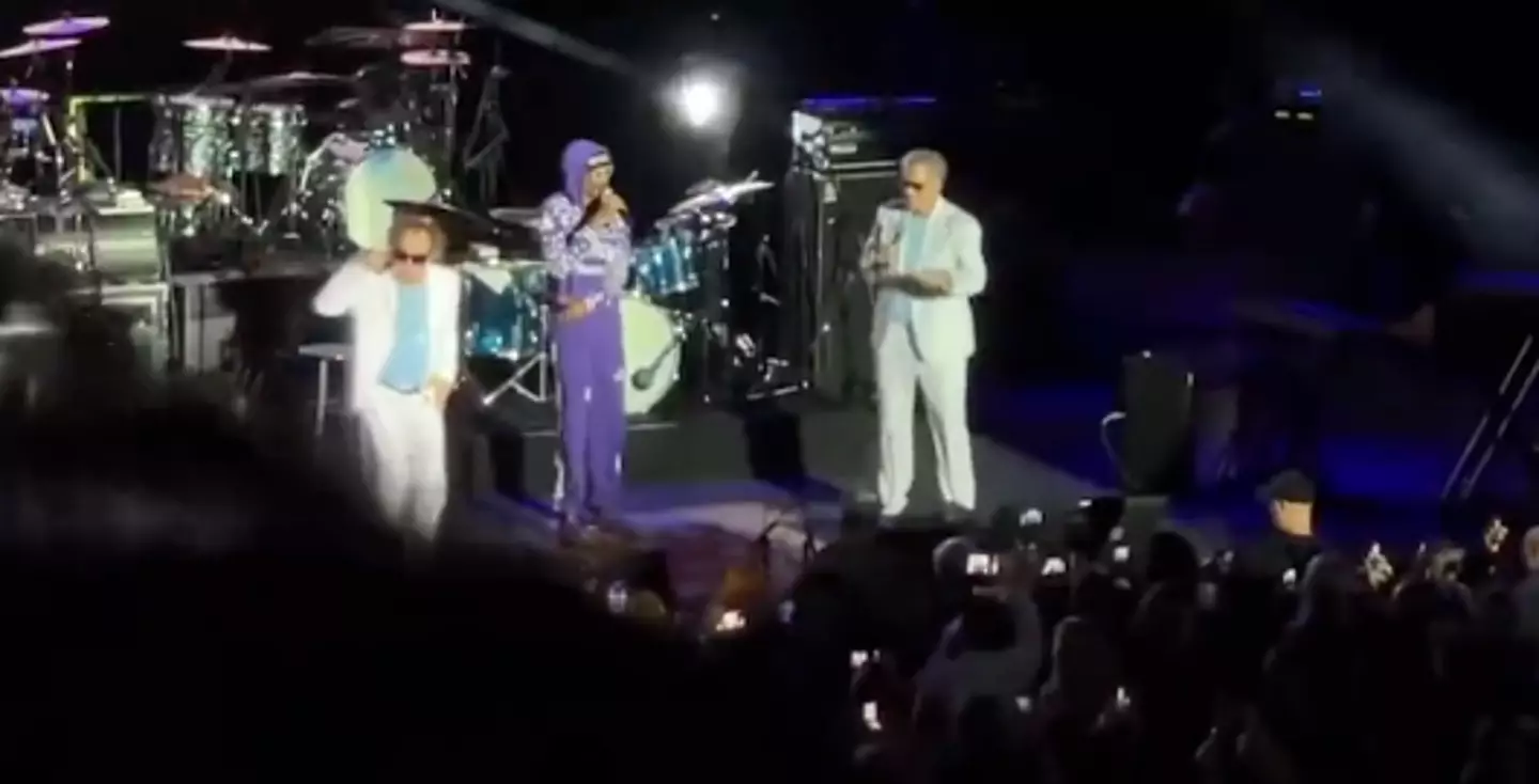 Snoop Dogg, Will Ferrell and John C Reilly performed Step Brothers track 'Boat 'n Hoes'.