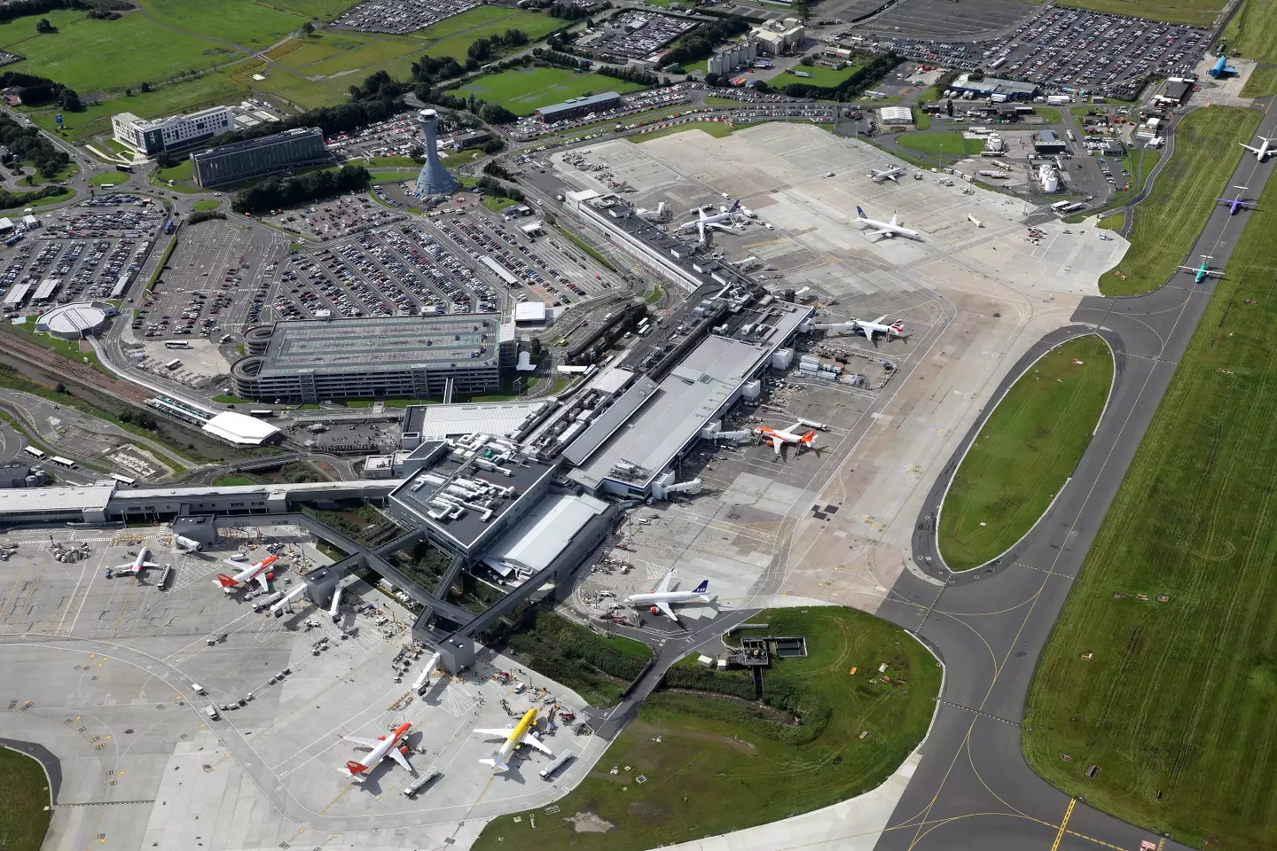 Airport fire crews and Scottish Fire and Rescue Service were waiting for the airplane on the ground at Glasgow Prestwick Airport.