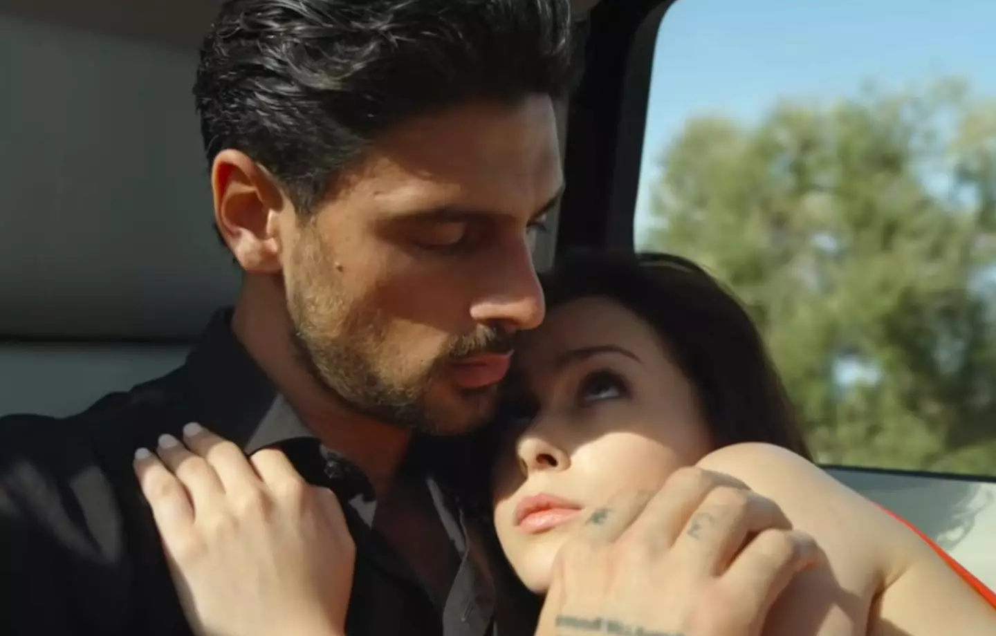 365 DNI was met with mixed reviews.