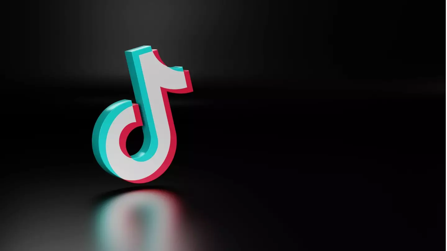 How to do the TikTok photo swipe trend