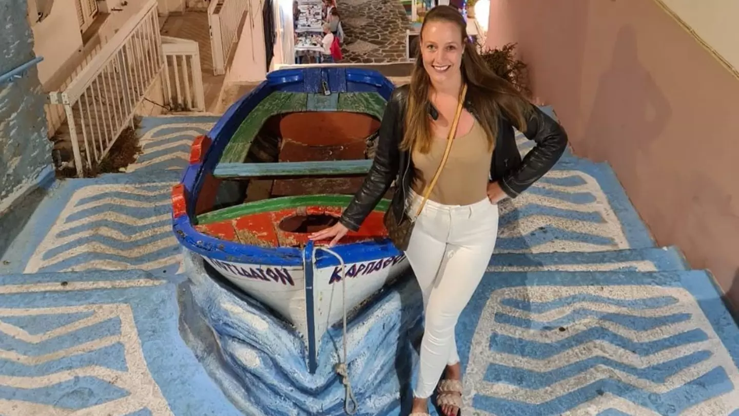 Instagram @ ayleencharlott