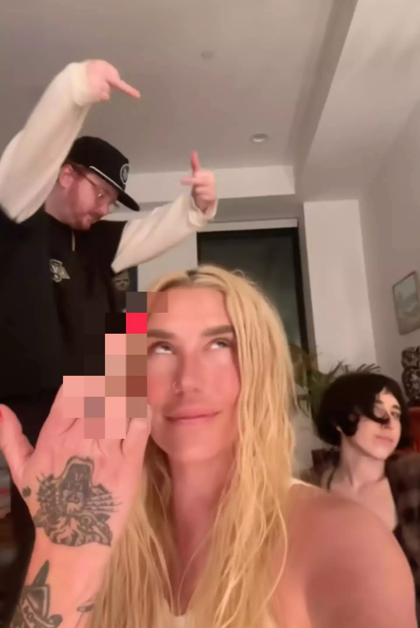 Kesha wants her fans to know the new lyrics are 'wake up in the morning like f**k P Diddy'. (TikTok/@Kesha)