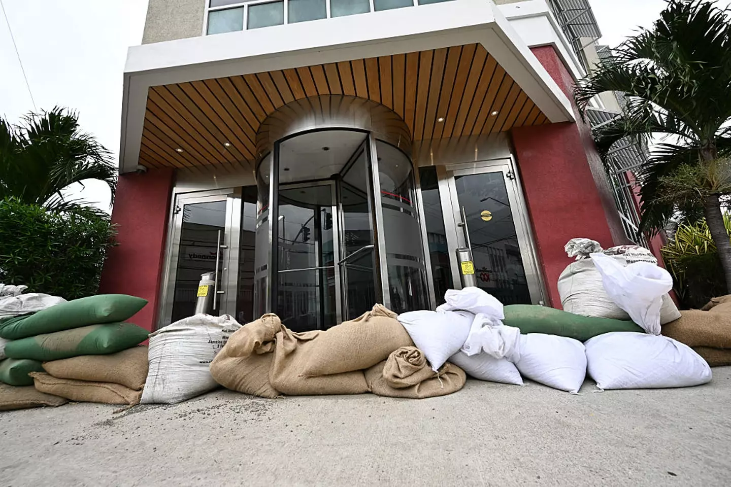 Locals prepare for the arrival of Hurricane Melissa (RICARDO MAKYN/AFP via Getty Images)