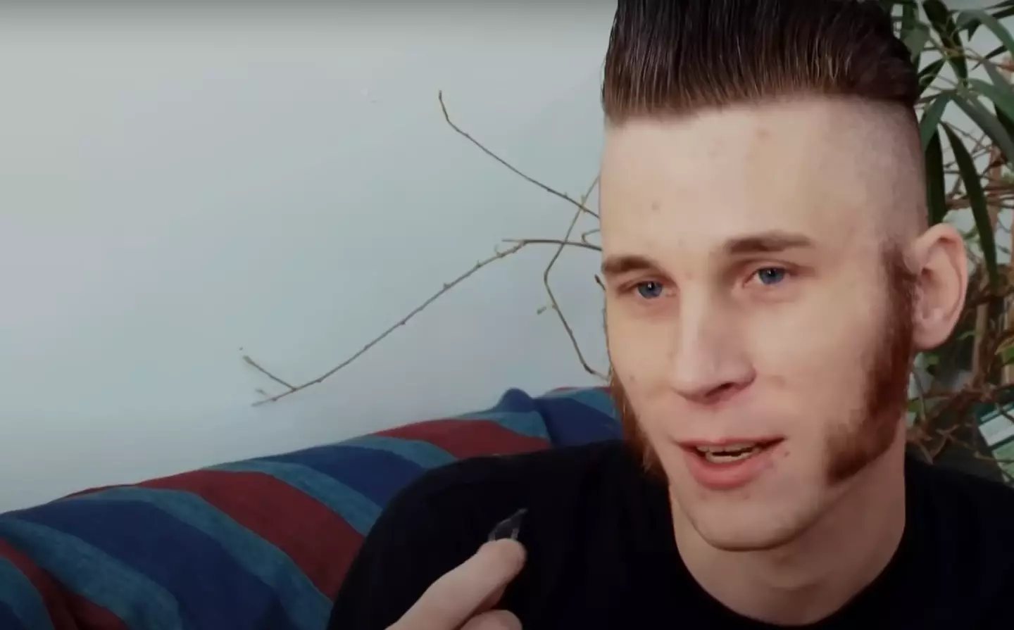 Josh is addicted to eating glass. (Youtube / TLC)