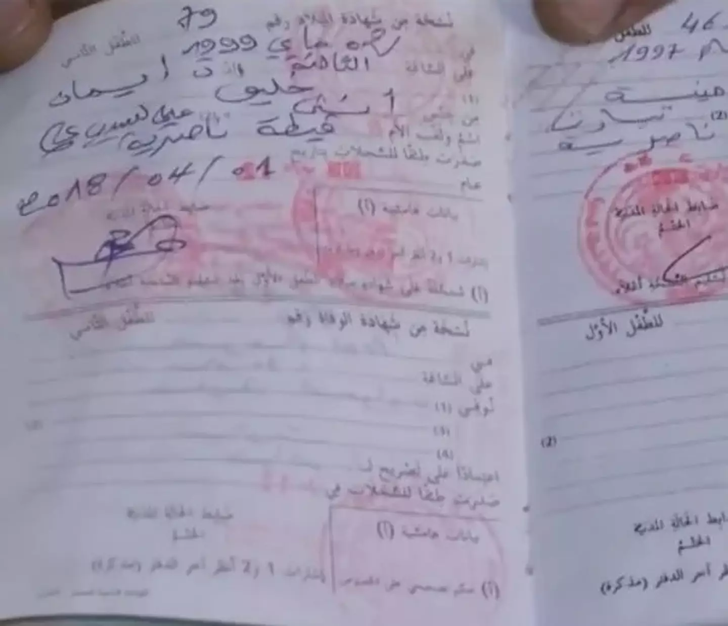 The father showed the document on French TV. (BFMTV)