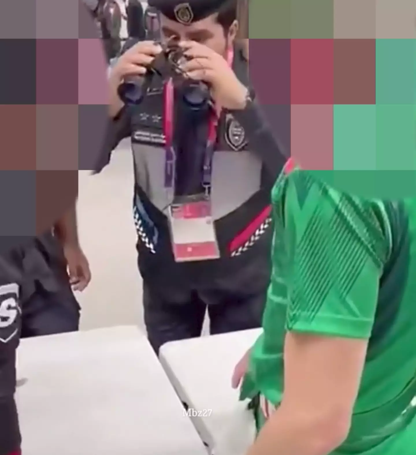 As you can see, the binoculars are convincing enough.