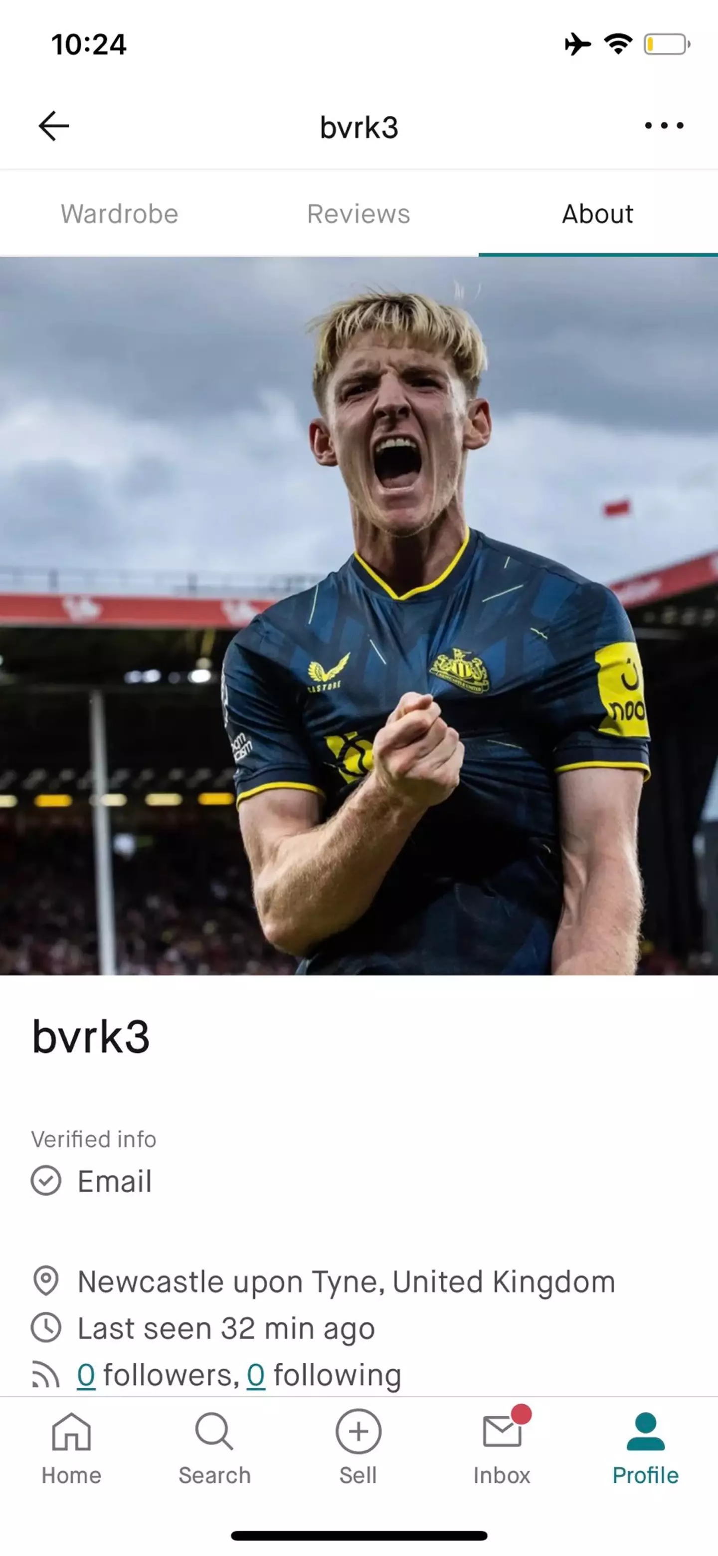 Jay threw his friend of the scent by posting behind a picture of Anthony Gordon.