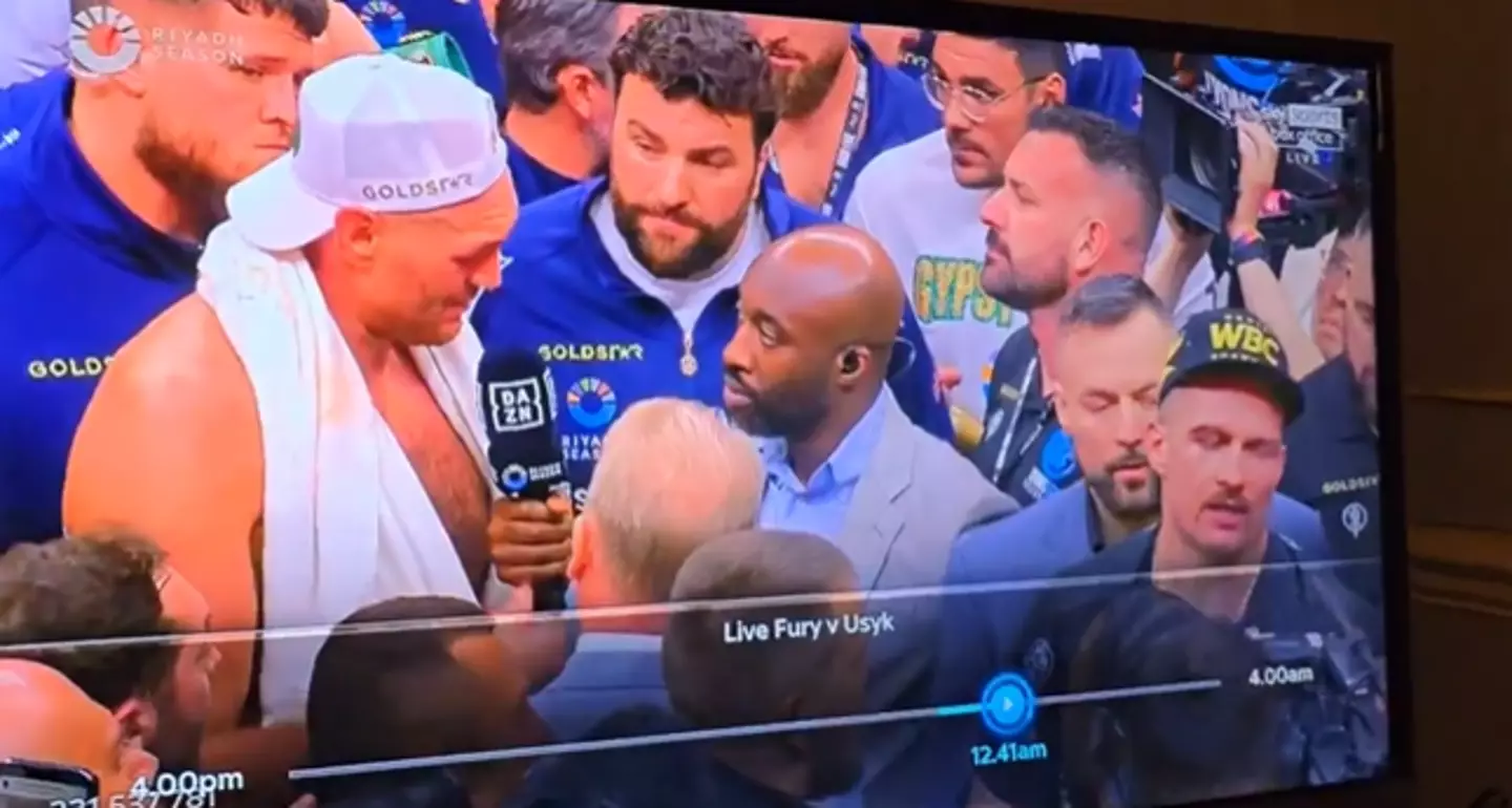 Fans caught the strange 'spitting' moment on TV. (X/@kezurg)