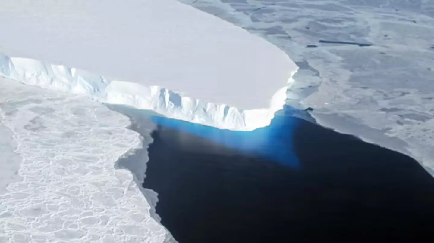 The Thwaites Glacier is around the size of the UK. (James Yungel/NASA)