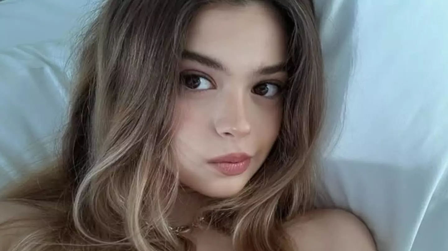 Instagram//MayybeMolly