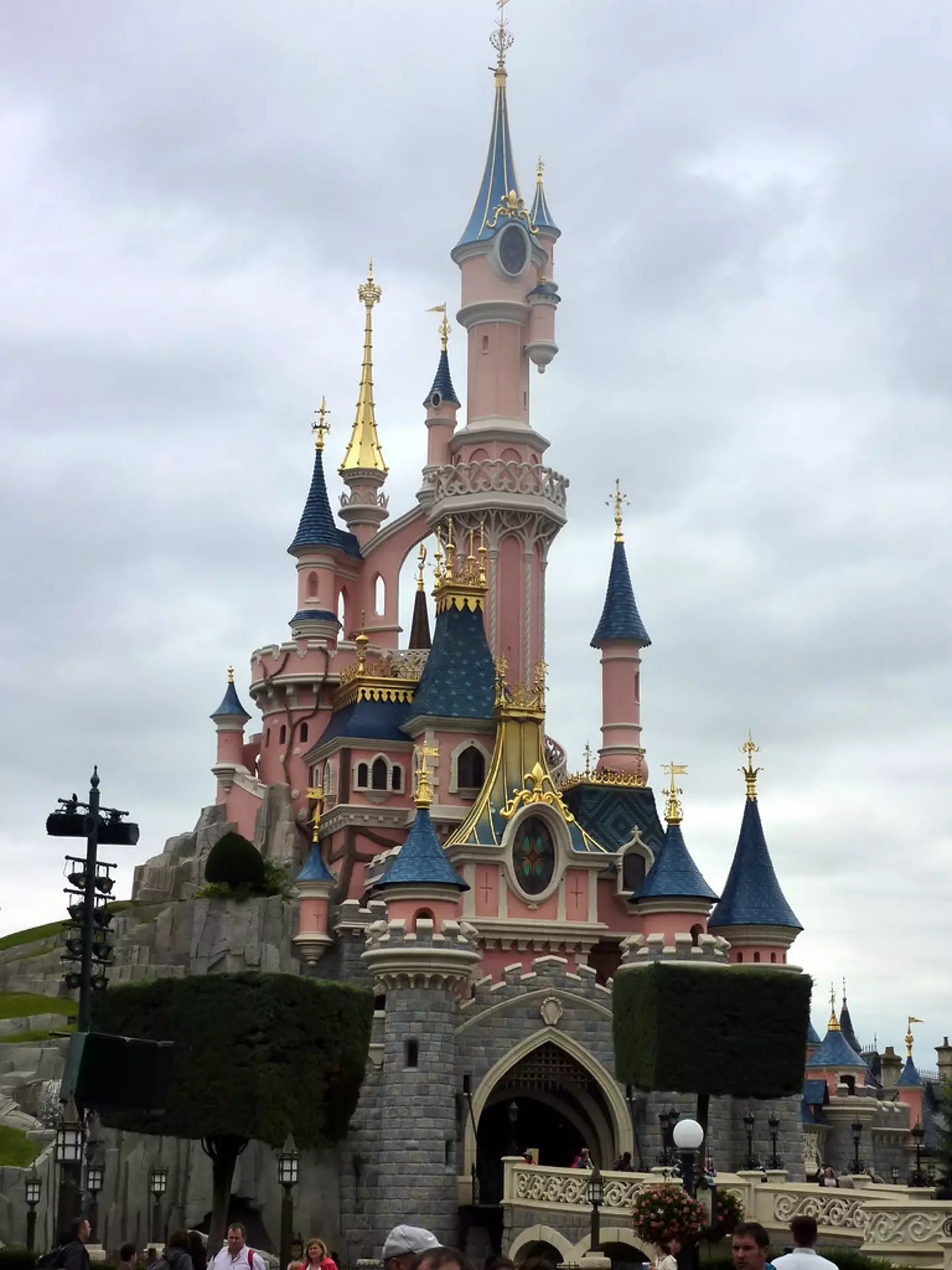 There will be no direct trains to from London to Disneyland Paris from June next year.