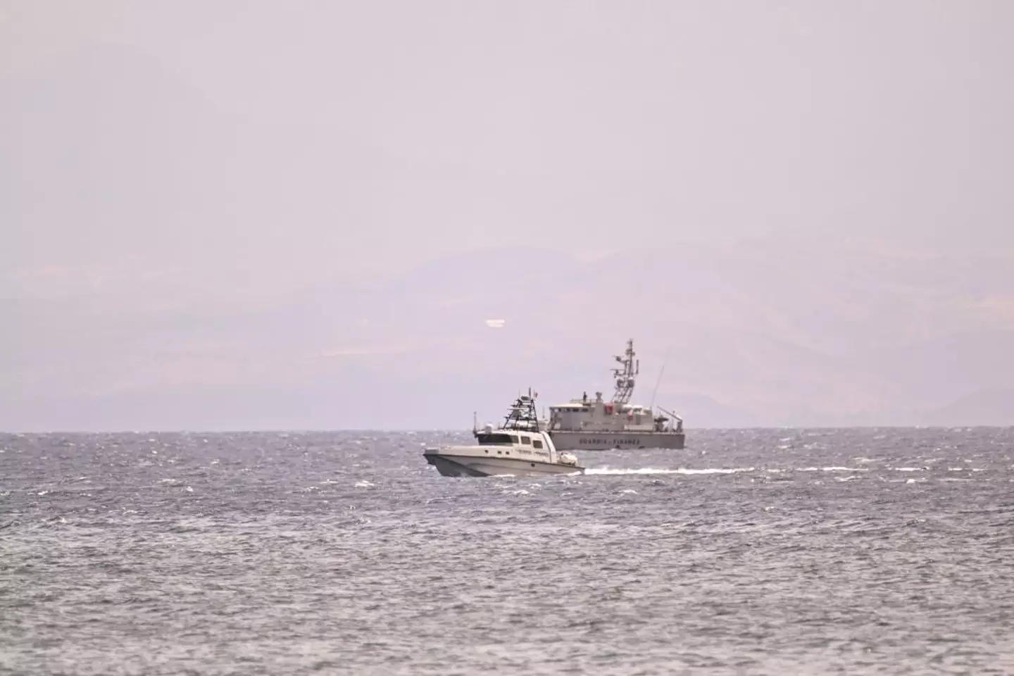 Divers are continuing to search for missing passengers. (Vincenzo Pepe/Getty Images)