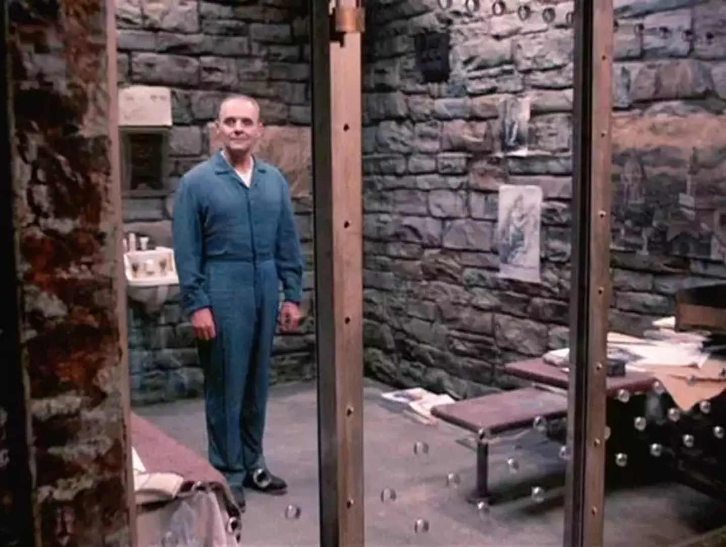 The cage has been compared to looking something like Hannibal Lecter's in 'Silence of the Lambs'.