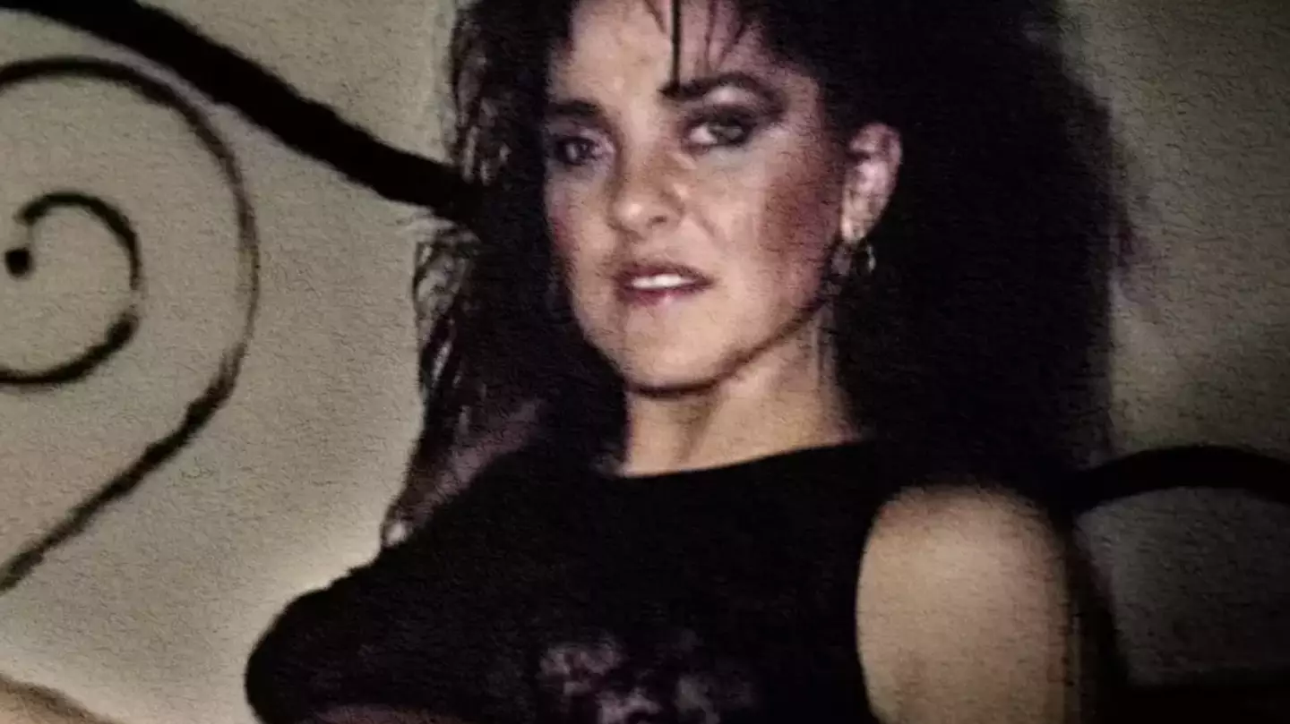 'Insane' image comparison 'proves' Amy Bradley photos found on sex worker website were her