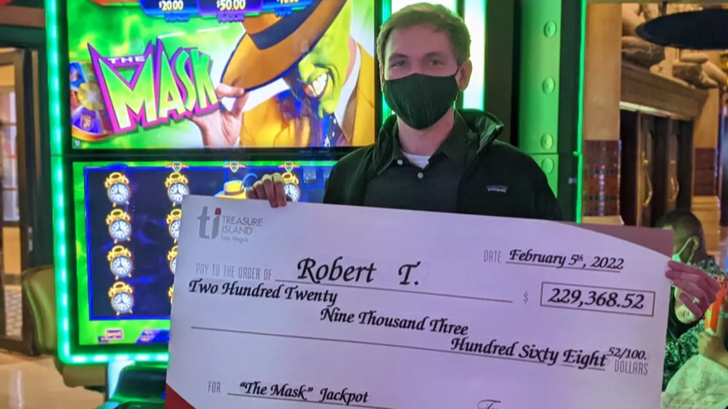 Tourist Who Unknowingly Won $229,000 In Vegas Slot Machine Finally Gets His Winnings