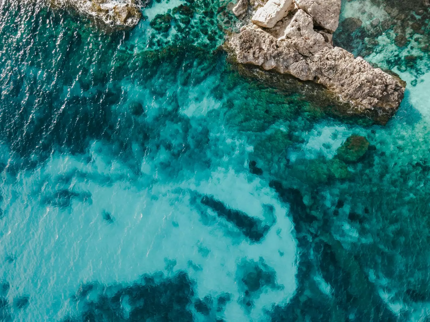 With water like this, why aren't your bags packed already? (Pexels)