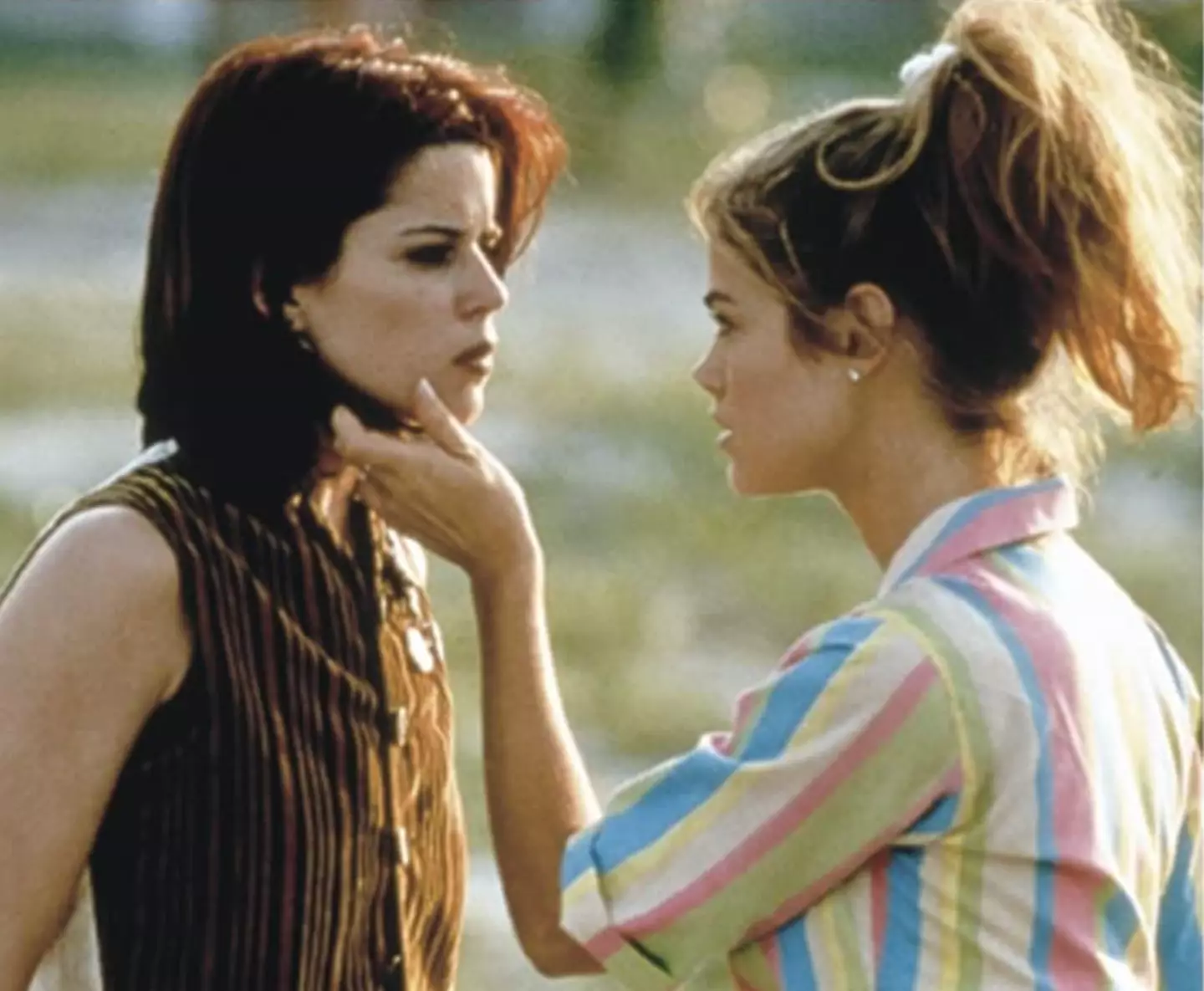 Denise Richards and Neve Campbell in Wild Things (1998).