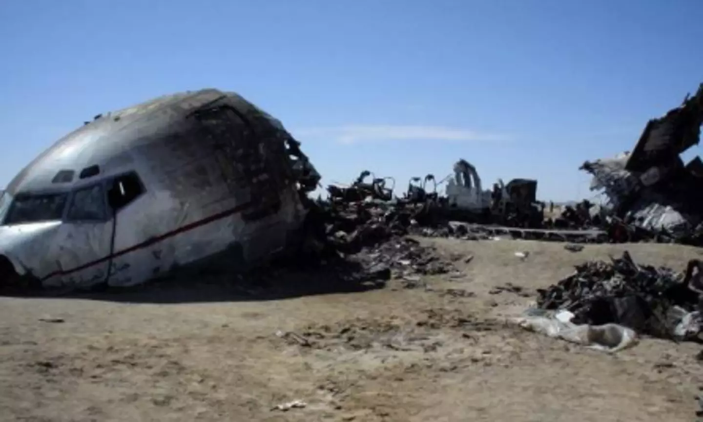 The crash killed 102 people (Algeria Ministry of Transport)